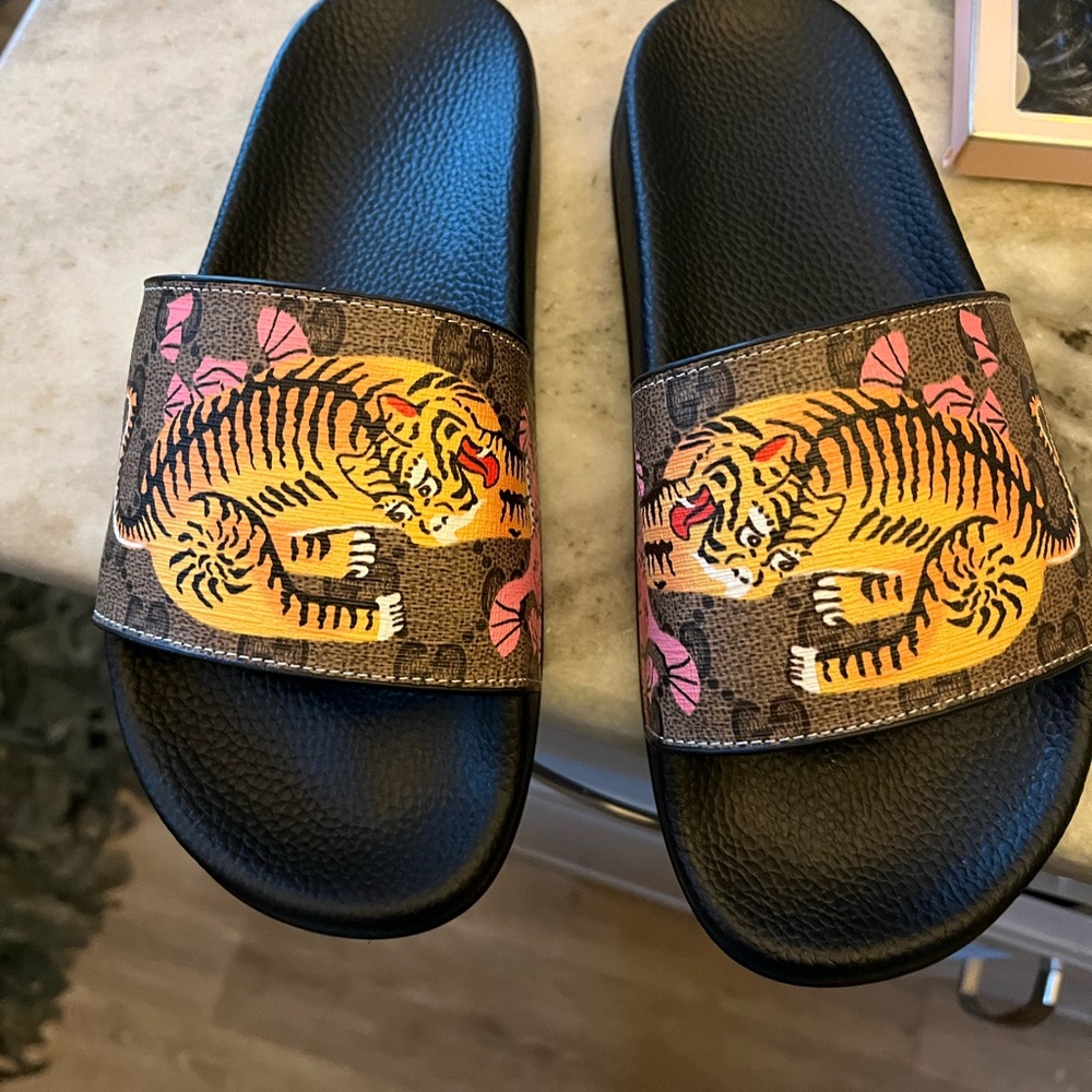 GG Tiger supreme slides. Brand new size 39